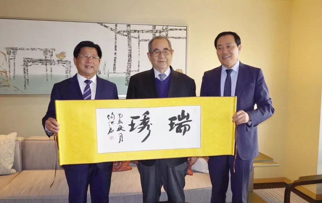 中国亚洲经济发展协会联合主办 “2019世界中国工商领袖高峰论坛” 中国亚洲经济发展协会联合主办 “2019世界中国工商领袖高峰论坛”
