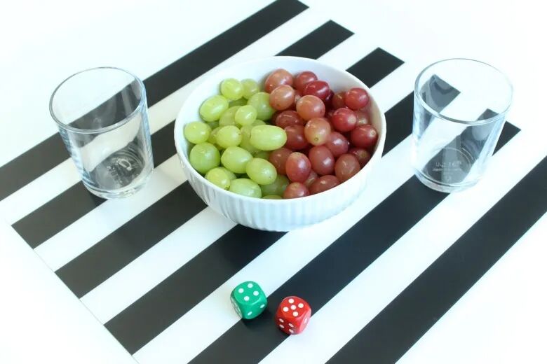 两个杯子一个碗，数物对应练起来！