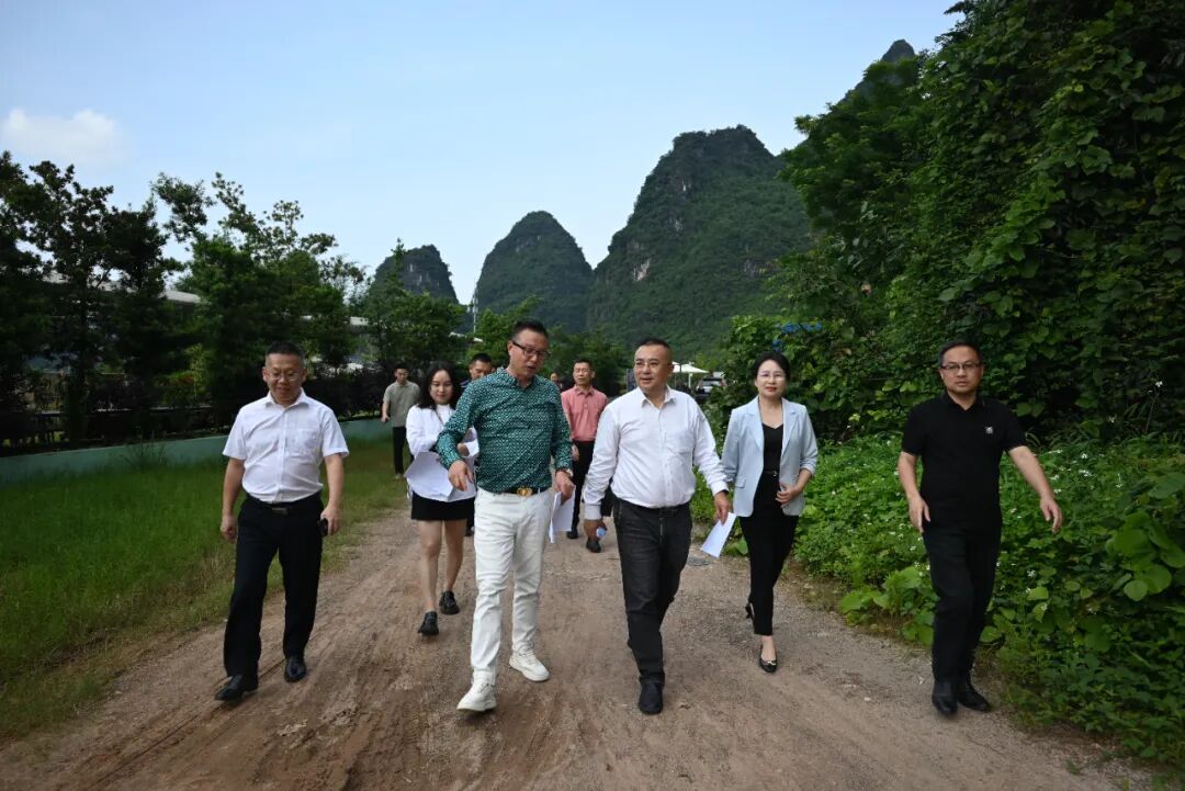 您的位置:>首页>政务动态>阳朔动态> 周彦一行到高田镇龙潭村,就阳朔