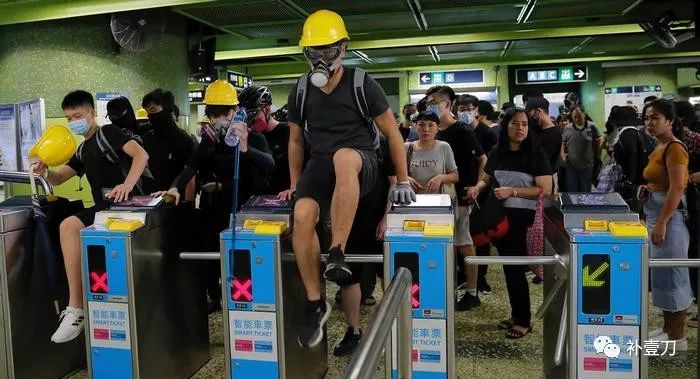 香港地鐵出現的暴徒專列到底是什麼回事