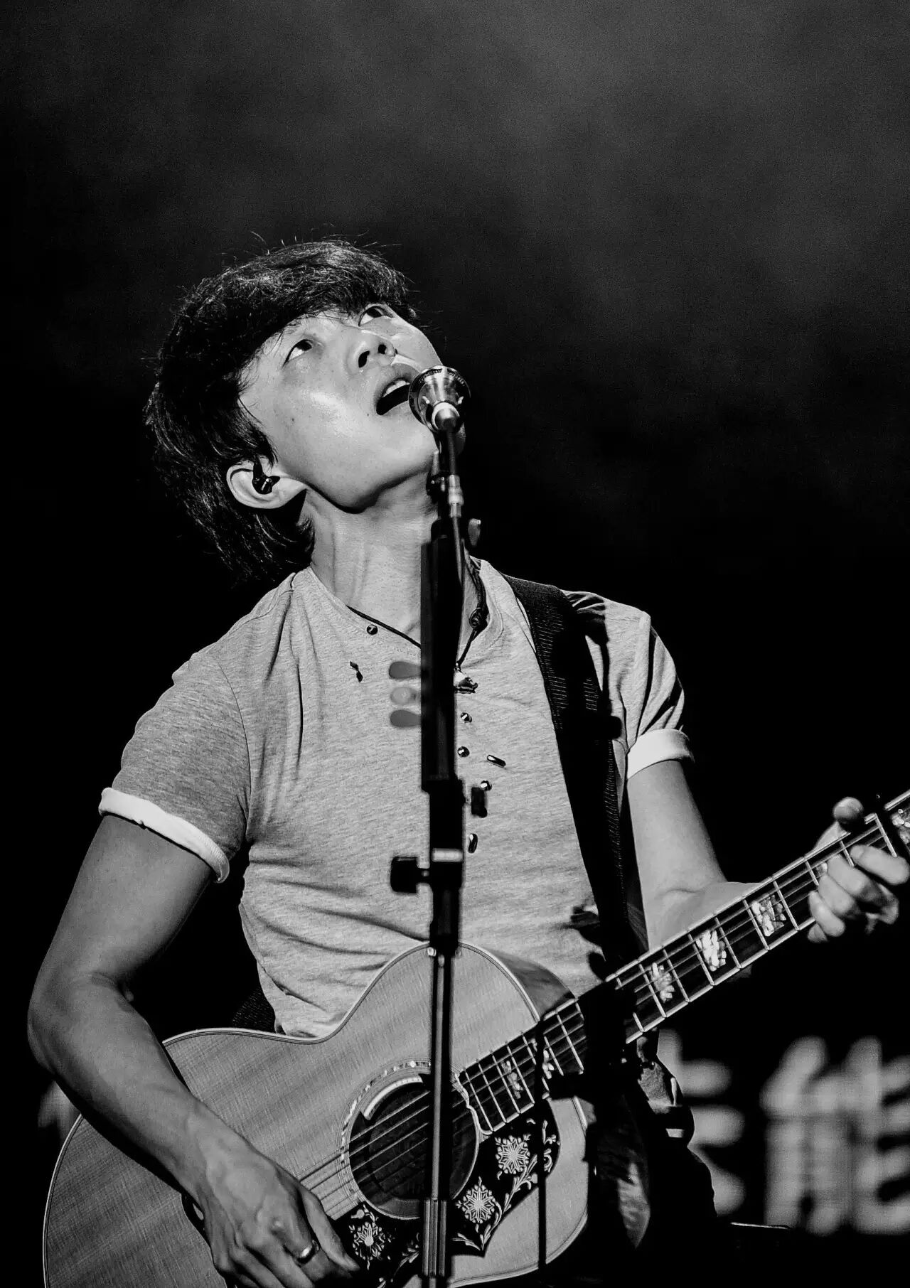 1224赵雷|平安夜最温暖的歌声,用一首民谣告别2016