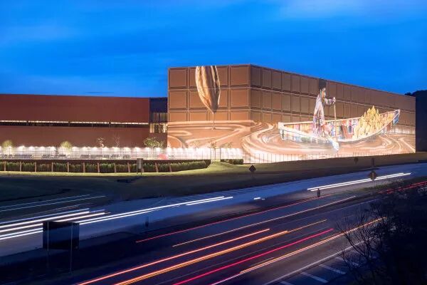 朗德萬斯點亮世界最大塗鴉！