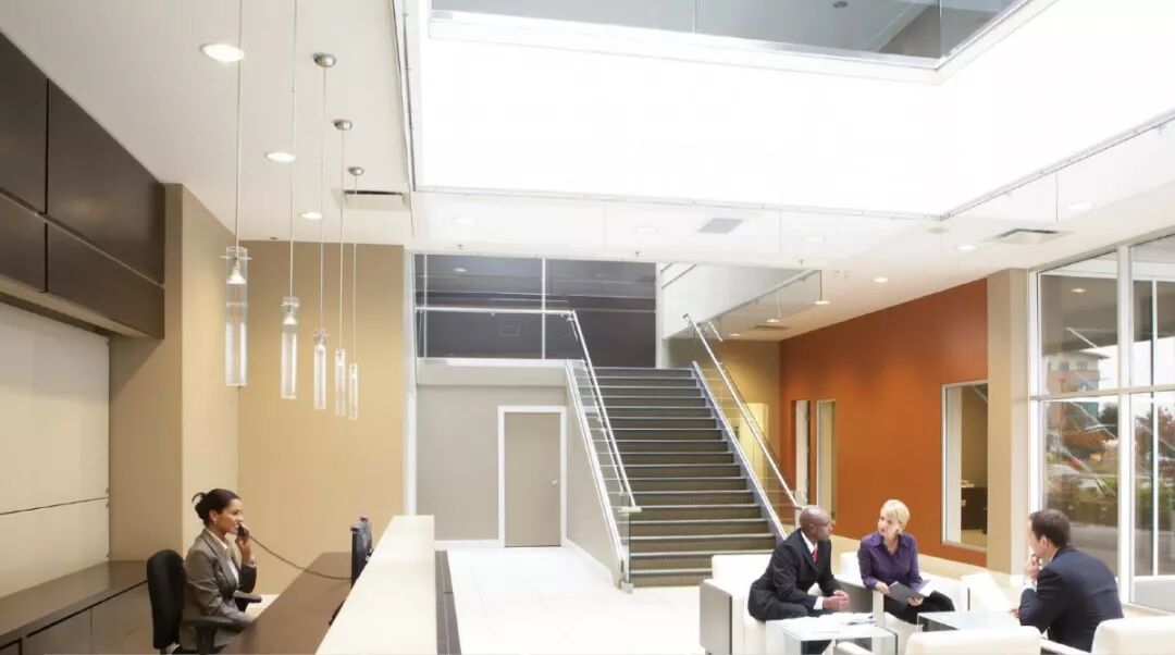 在不同的區域結合局部照明