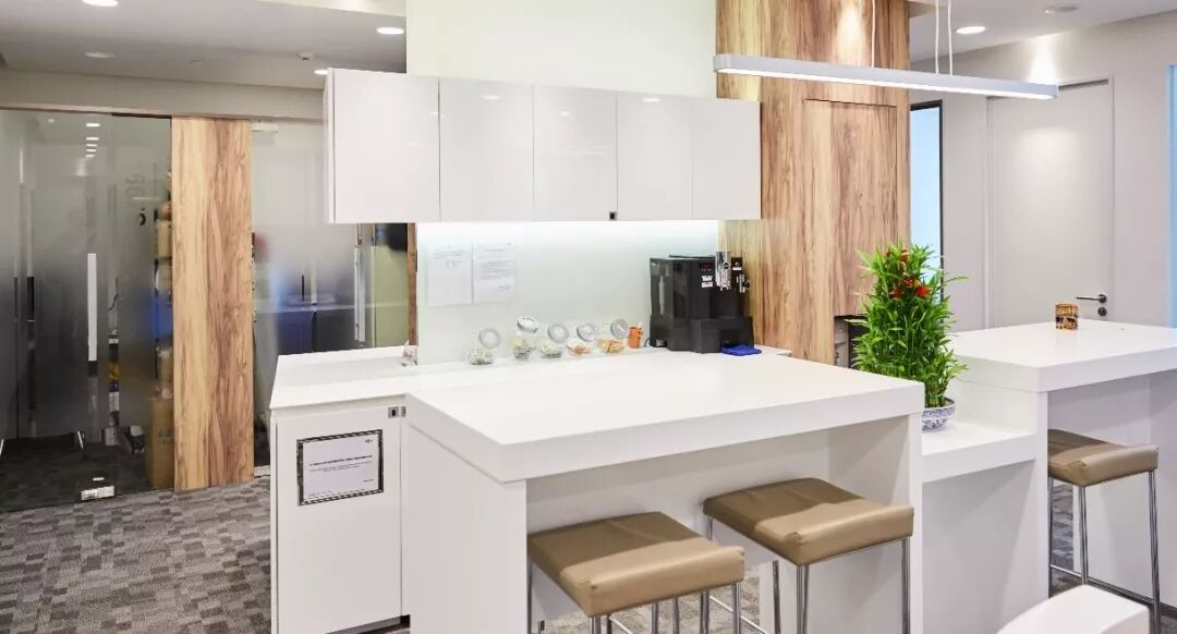 建議採用LED崁燈來提升整體照明感