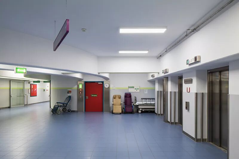 因斯布魯克地區醫院就陸續將照明設備從鹵素燈和螢光燈管更換為更節能的LED照明設備