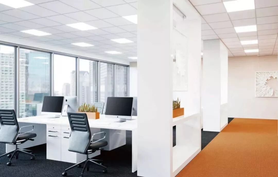 自然光源的引入與辦公室的開窗有直接關係