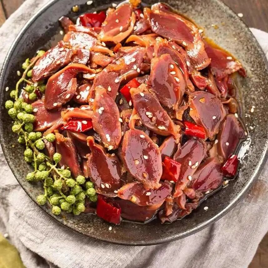 牙签牛肉藤椒牛肉条还有牙签牛肉,藤椒牛肉条,香辣鸭胗……每一口都是