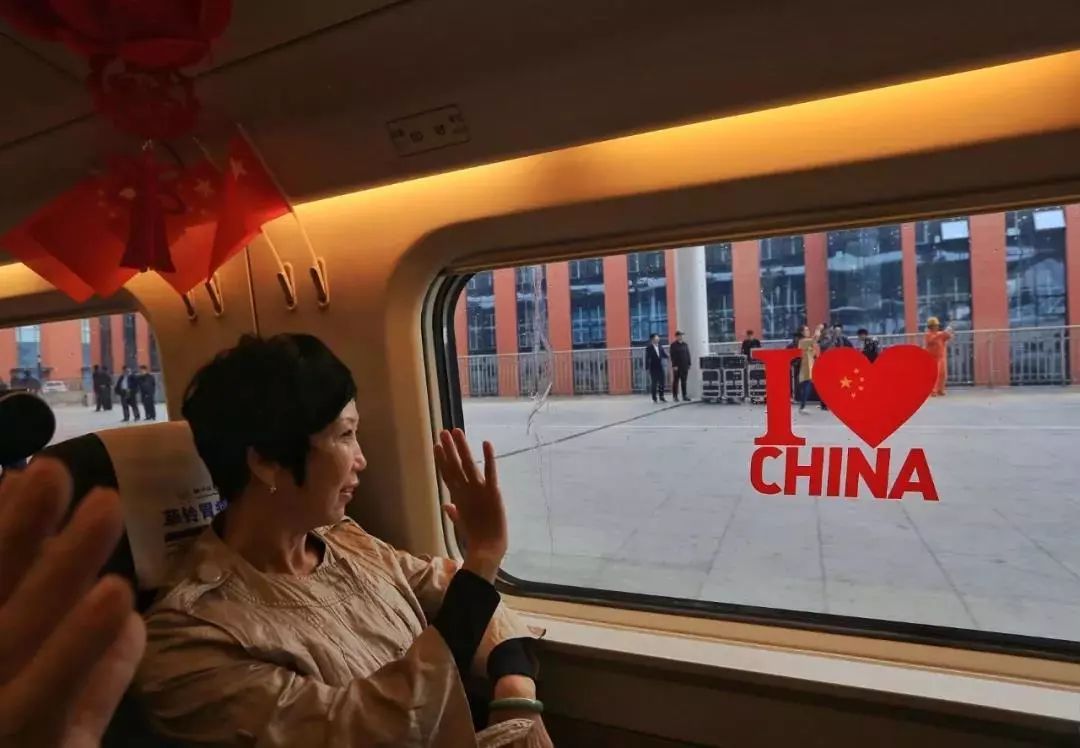 用奮鬥向祖國深情告白：我愛你，中國！ 撩妹招式 第2張