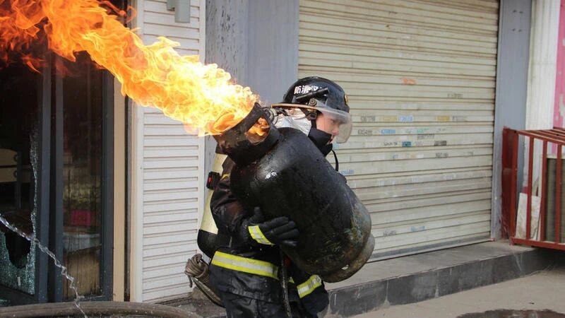 史上最大的液化气爆炸案震碎万米外门窗50万人紧急撤离