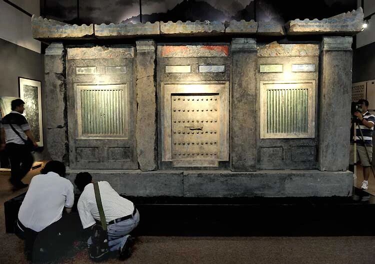 史上体量最大的文物走私案27吨重的石棺椁被盗卖至美国