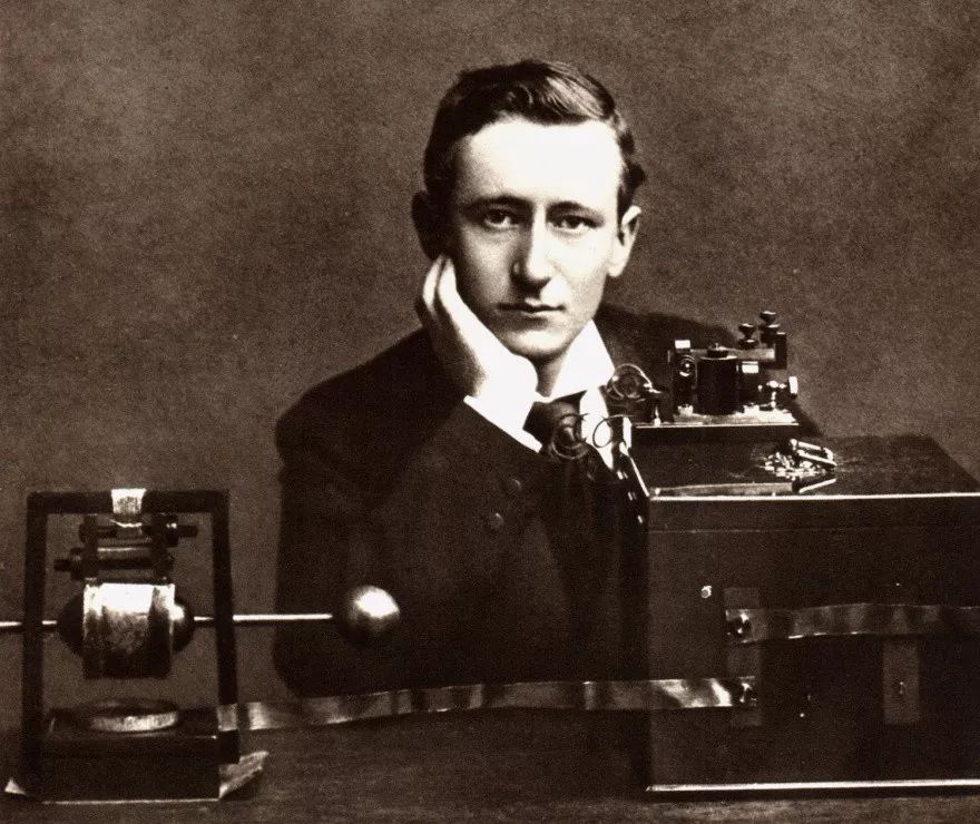 然而不曾想到,就是这位人人都知道的无线电发明家马可尼,仅20岁就造出