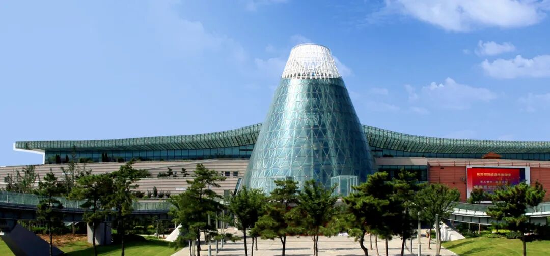 威海市博物馆在精致的书房中感受威海的韵味,打开一本书,抬头看见海的