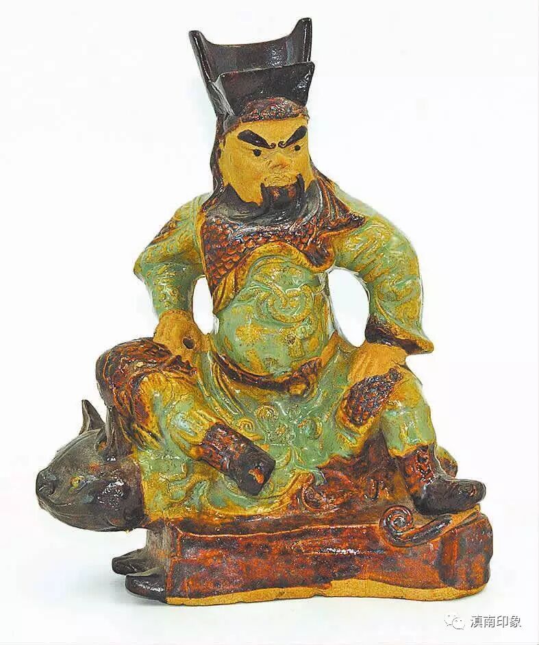 清·华宁陶三彩武财神 做工精细,人物与动物搭配巧妙,面部表情自然传