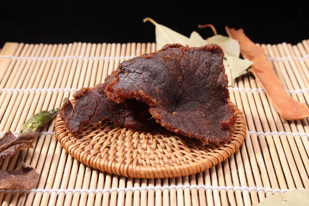 台湾人最爱吃的黑猪肉干,一头成年黑猪只能做出15斤,少吃一口都是遗憾