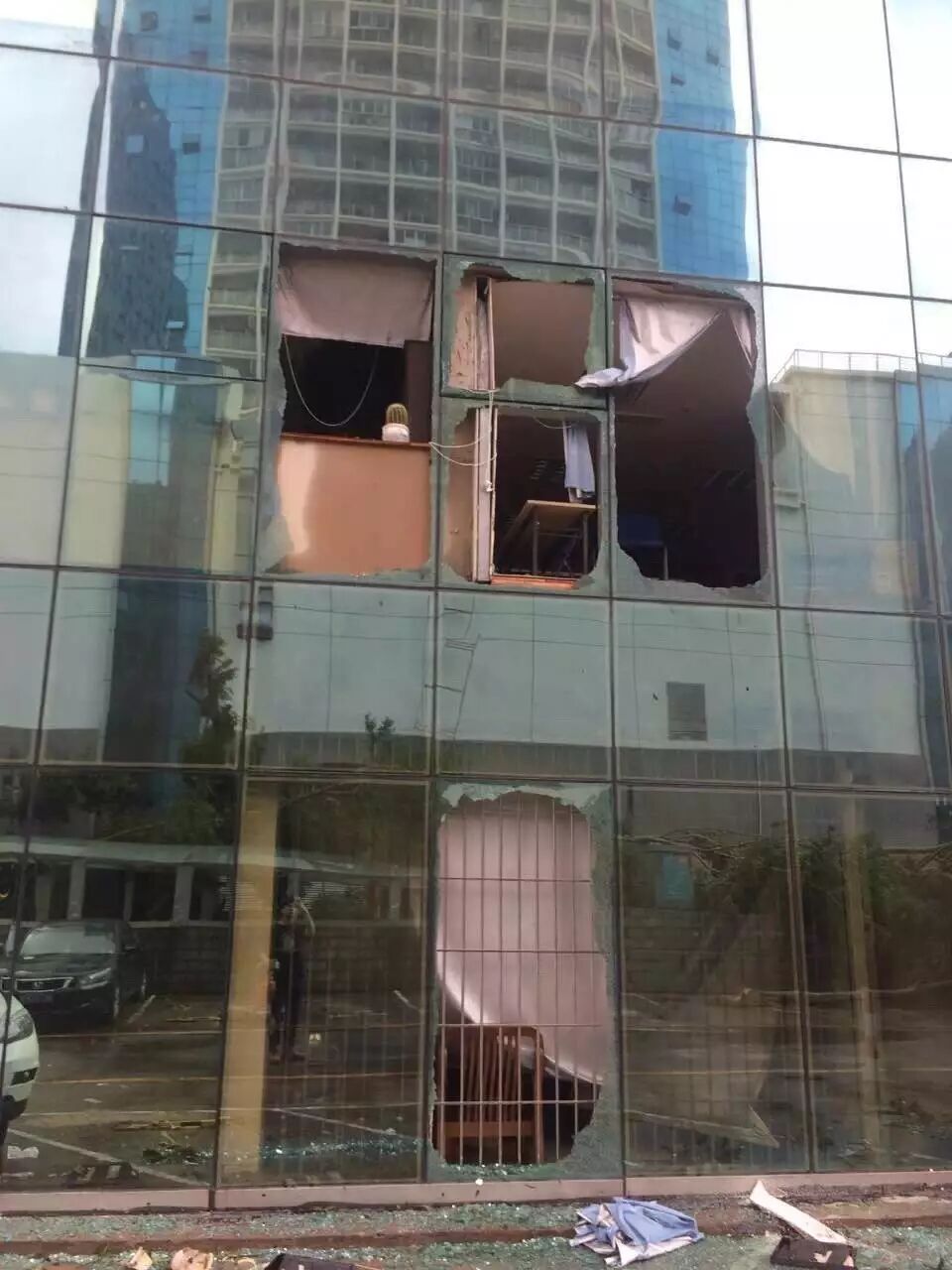 【最新视频】莫兰蒂肆虐后一片狼借!