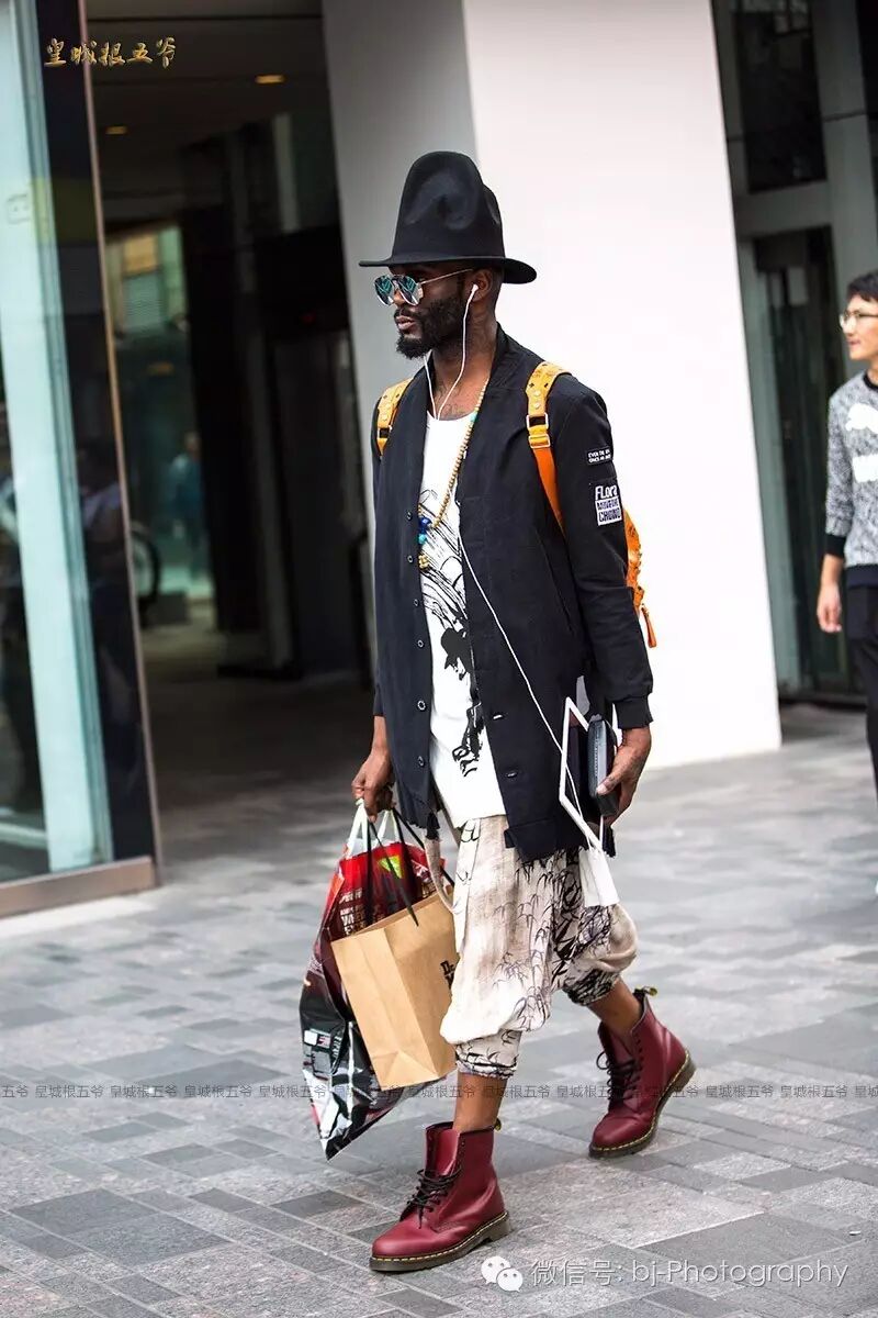 五爷街头摄影:北京三里屯时髦情调街拍正流行,人人都是时尚潮人