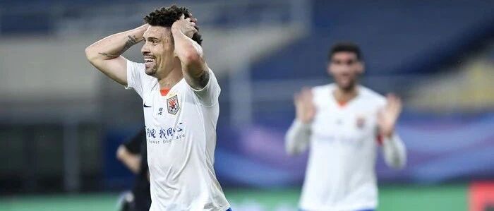 不敢相信！半场崩盘，从3:0到3:4，鲁能惨遭重庆逆转