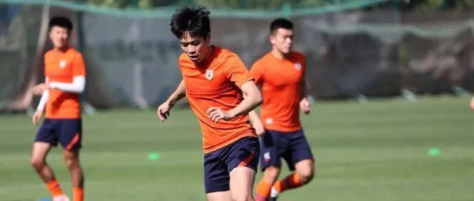 泰山队热身2-2战平沧州雄狮