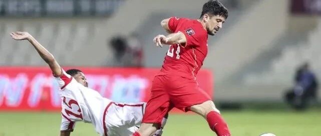 李铁愚蠢换人，国足痛失3分，洛国富完美表现打脸质疑