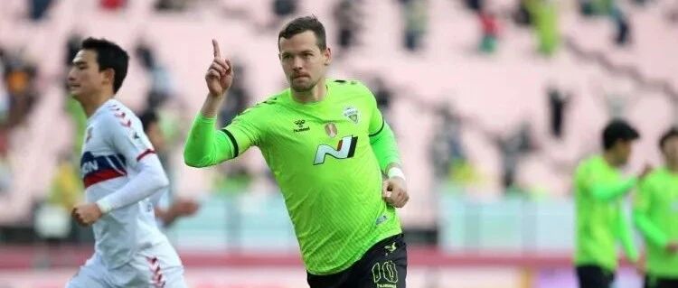 ​泰山队又一绯闻外援被爆出，李金羽继续执教武汉