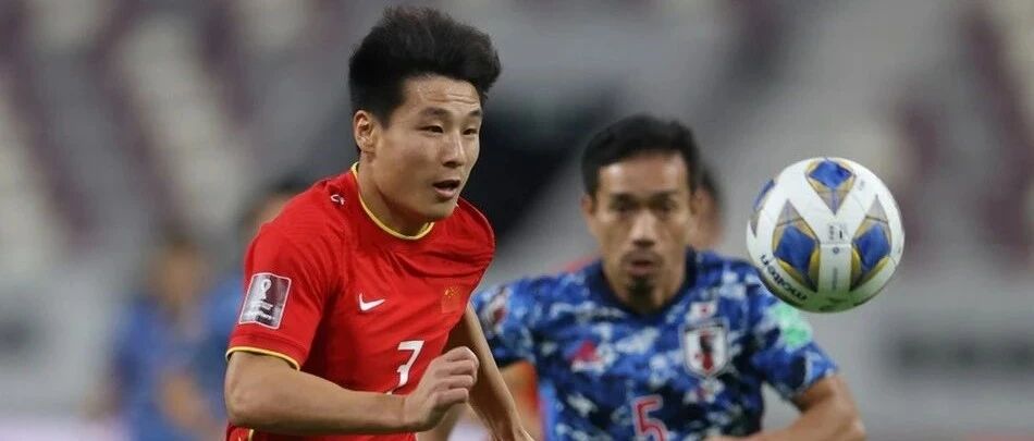 0-1！国足两连败仍垫底，李铁换人奏效，4大归化同场展现威力