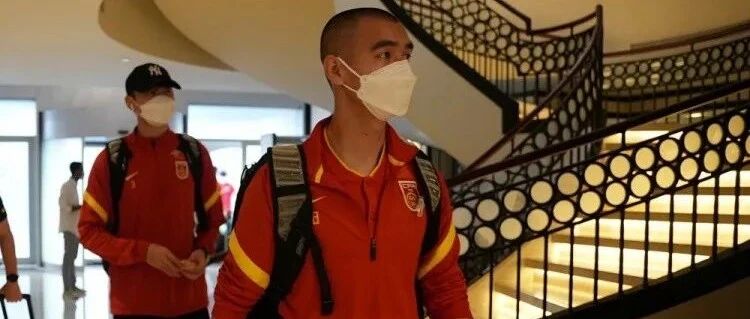 国足抵达沙特，吴曦发出战斗宣言，蒿俊闵有望重回首发