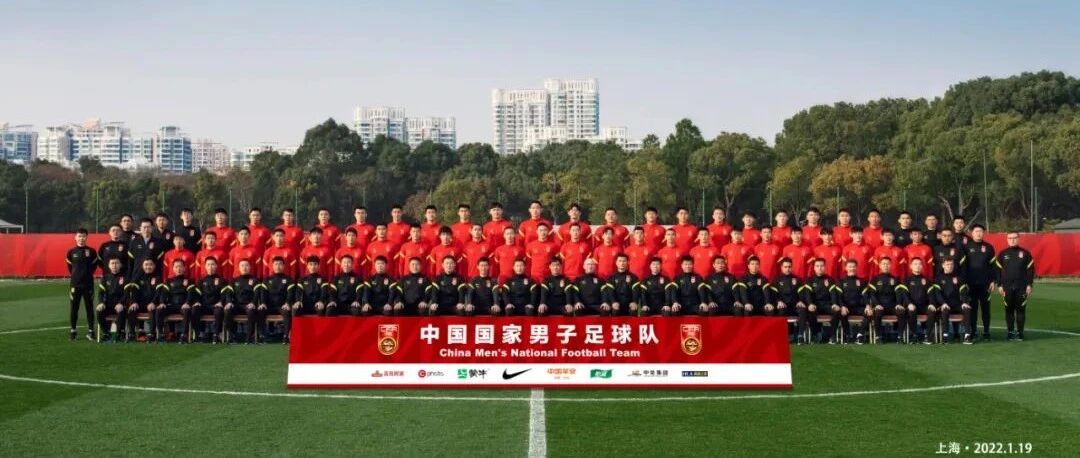 国足大合影出炉！客战日本越南备选名单曝光，泰山队7人入选