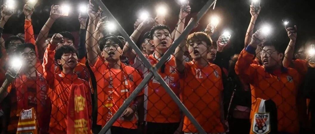 暖心！吉翔佩戴老东家围巾，冠军服有蒿俊闵名字，球员赛后致谢球迷