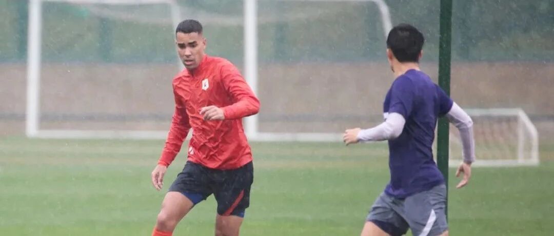 泰山队雨中0-0战平津门虎