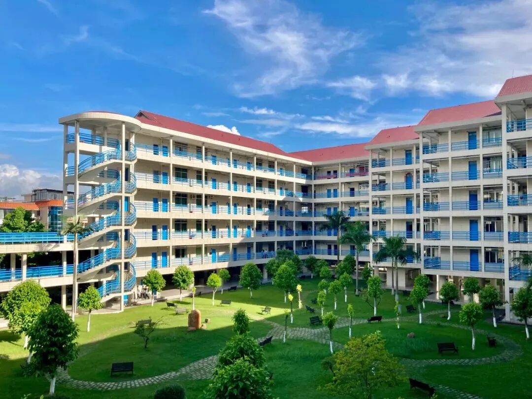 普教系统招聘丨广东省佛山市顺德区郑裕彤中学面向2025届毕业生公开