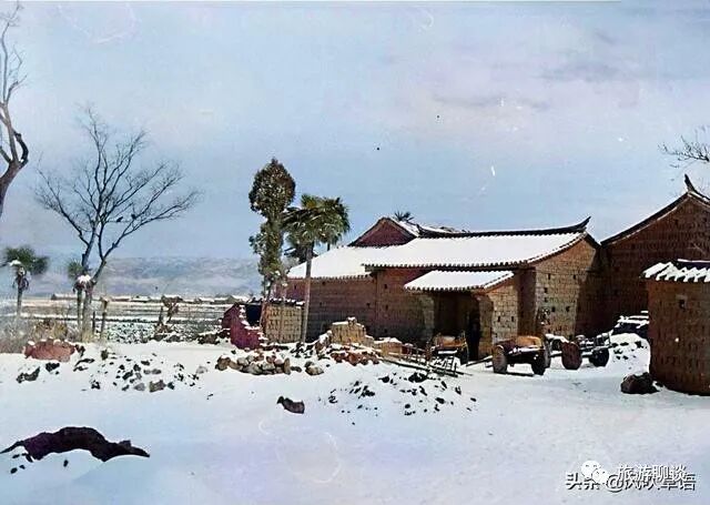 1944年的云南陆良，雪中的农舍美轮美奂，绿树掩映的村落春意盎然- 全网搜