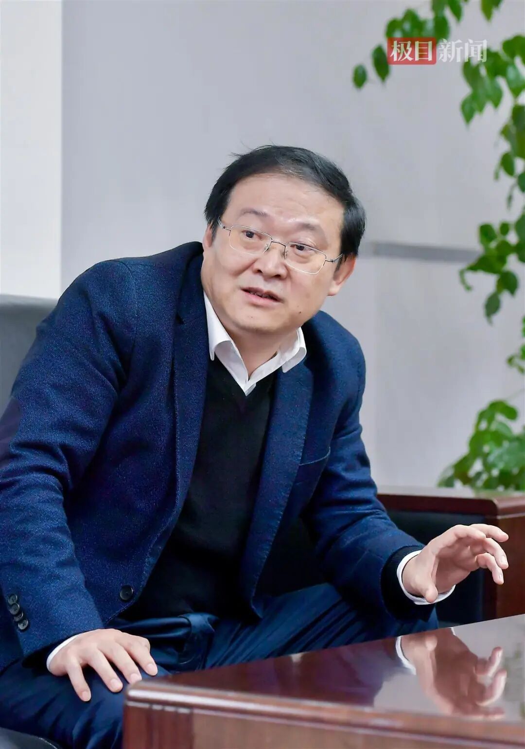 极目新闻对话校党委书记覃道明好文稿要用大白话阐述大道理