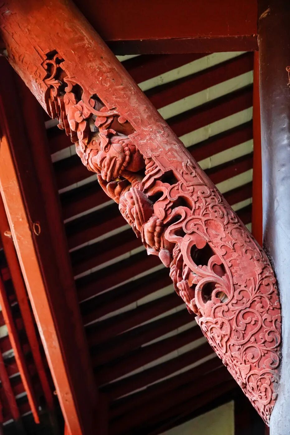 镂空立柱斜撑  李文勇摄.JPG