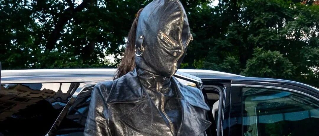 从上世纪到如今，Gimp Suits「扮演」着什么角色？