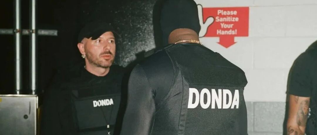 Ye 与 Demna、巴黎世家与 GAP 的合作渊源，也许能追溯到几年前…