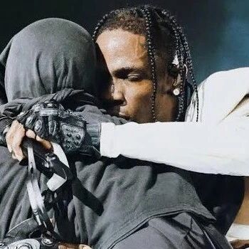 Ye「复出」!惊喜现身 Travis Scott 巡演