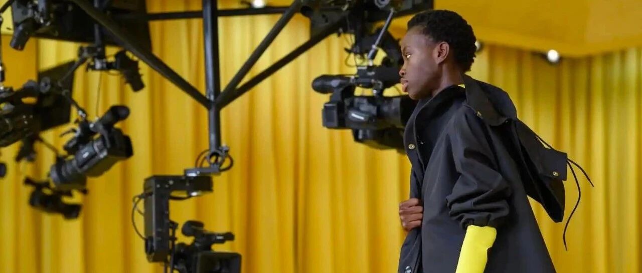 入主 PRADA，Raf Simons 交上了首份答卷