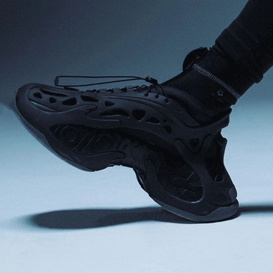 这双 adidas 新鞋，可比「倒钩」有意思多了？