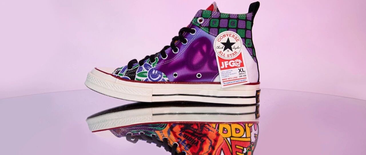 一双由 10 件 T 恤拼成的 Chuck 70