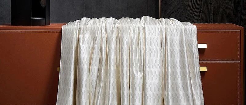 秋天盖蚕丝被对身体六个好处。