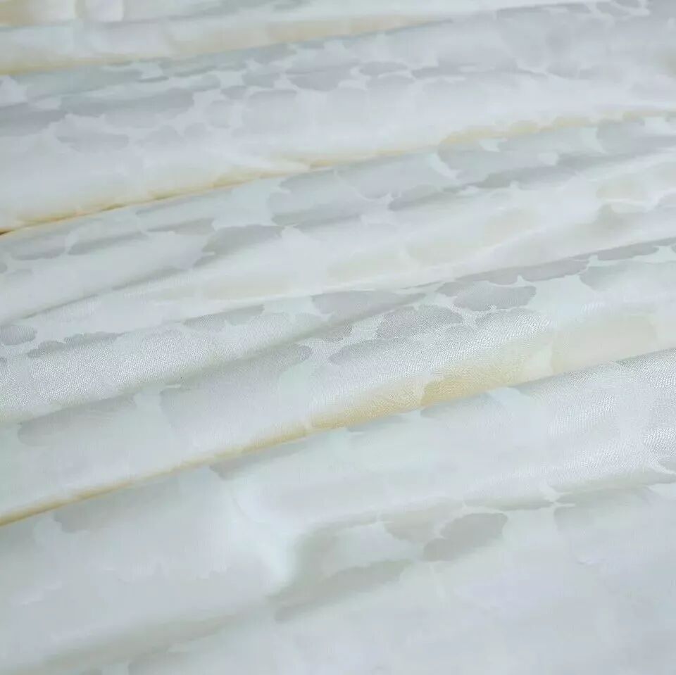 秋天盖蚕丝被对身体六个好处。