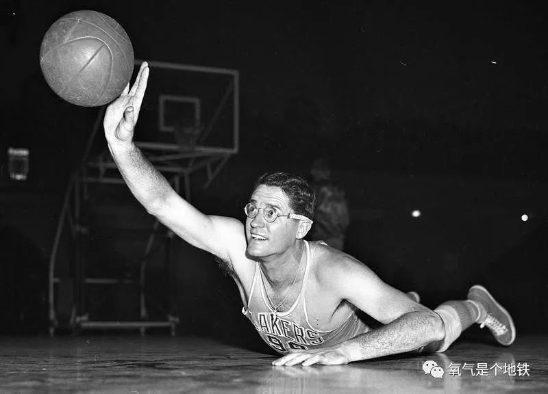 NBA第一位超巨：喬治·麥肯——重新發明籃球 運動 第4張