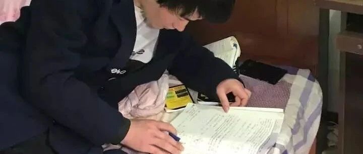 热读〡国内某211名校食堂的一组偷拍照曝光，揭露了对年轻人最低级的骗局