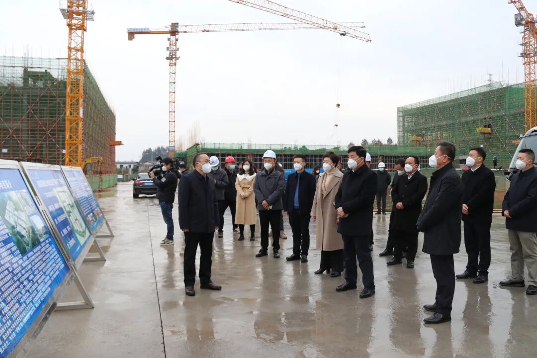 恩施州委書記胡超文一行調(diào)研188項(xiàng)目