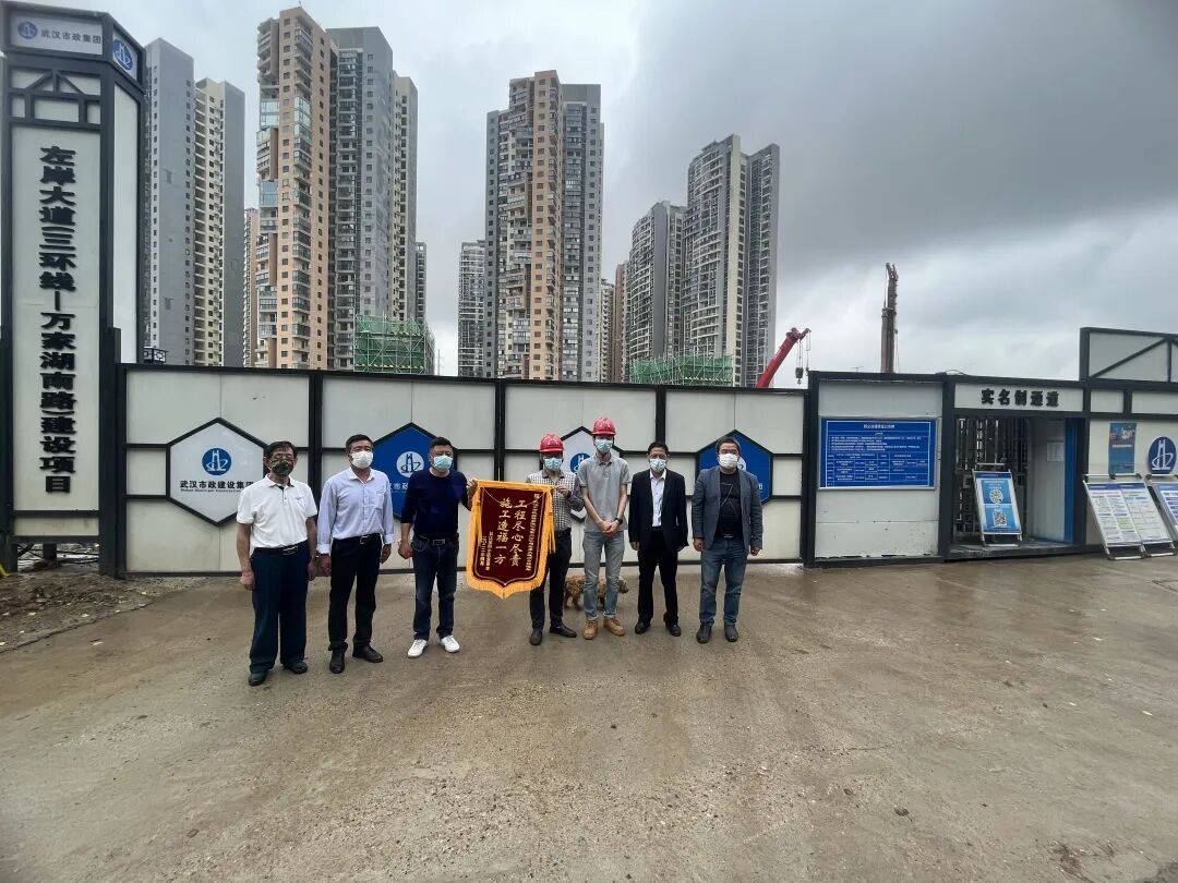 施工造福一方，工程盡心盡責(zé)！路橋公司左岸大道項(xiàng)目部獲贈(zèng)錦旗
