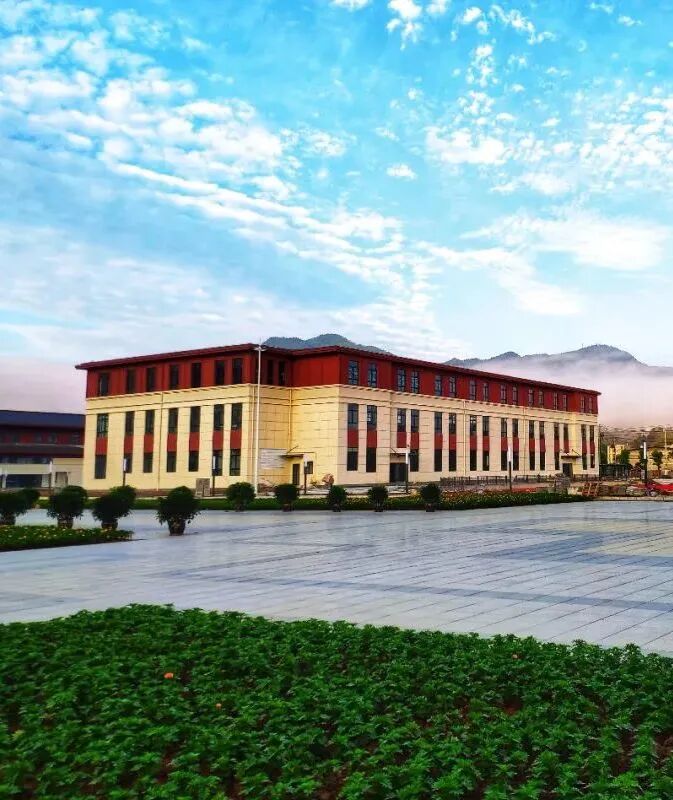 60張絕美大片！久等了，美輪美奐的利川一中！