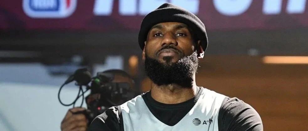 定了！詹姆斯拒绝降薪，生涯最后一年，加入他的球队！