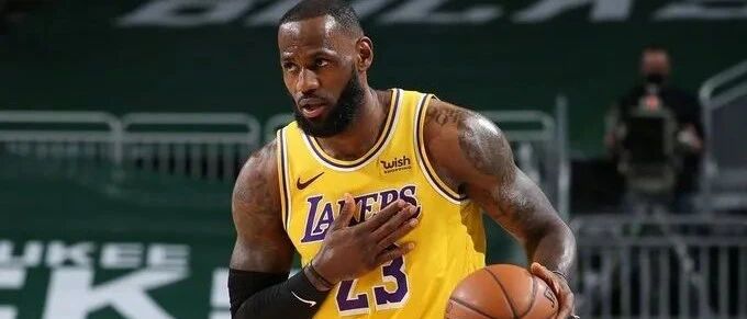 詹姆斯杀死比赛！压哨三分+暴扣，提前庆祝也太自信了吧？