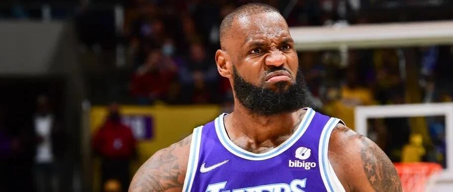 看哭了！詹姆斯狂砍50分7板6助！对天咆哮！