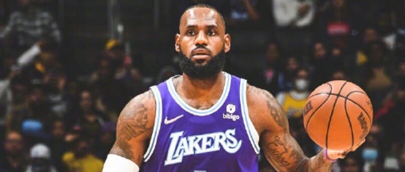 詹姆斯复出！这种三分球都有，不输就怪了